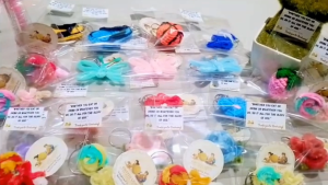 KnittedLight Graduation Cap Keychain - Symbol of Academic Achievement and Study Completion - Unique Design in Various Colors