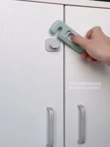 Khoá cài cửa tủ 360 chốt an toàn trẻ em dán keo không cần khoan chuyên khóa cửa tủ lạnh