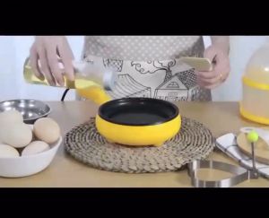 NJCAR LZD MALL 📢 ราคาส่ง!!  กระทะไฟฟ้า ไข่ตุ๋น ทอดไข่ นึงไข่ ย่างเนือ แบบจิ๋ว เคลือบเทปลอน มีชั้นนึ่ง เหมะสำหรับหอพักและนักศึกษา กระทะอเนกประสงค์ พร้อมช่องต้มไข่หลายช่อง  LK