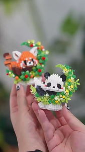 ️现货️ReadyStocks Flower Moon Cartoons blocks toys 花前月下 萌宠 积木 微小颗粒 拼装 熊猫 小狸猫 益智 玩具