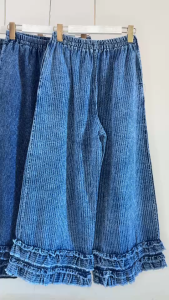 กางเกงผ้าฝ้าย กางเกงขายาว ทรงขากว้าง ไซส์ใหญ่ ฝ้าย 100 % สีม่อฮ่อม แต่งระบายปลายแบบรุ่ย มีกระเป๋า