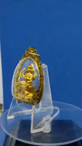 泰国著名督造四面佛名庙之一Wat Nok督造大法会念经之圣物非常精美铜镀金有求必应佛陀梵天四面佛骑金锭法座小金身已包好非常精美防水佛牌壳Thai one of famous Efficacious Buddha Phra "Phra Prom Siam Taeva"Phim Gold Ingot (four Faces Buddha or call What u wishesWhat u get Buddha) with Waterproof cover