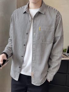 ROMON | เสื้อเชิ้ตแขนยาวผู้ชาย ทรงหลวม ป้องกันรอยยับ ลายทาง สไตล์เกาหลี ลำลอง สำหรับใส่ไปทำงานในฤดูใบไม้ร่วง