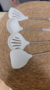 Marino  เซ็ตเครื่องครัว ตะหลิว กระบวย กระชอน ซิลิโคน เซ็ต 4 ชิ้น No.Y2188