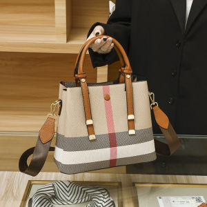 Hong Kong Womens Handbag 2023 New Large Capacity Leather Plaid Tote Bag Single Shoulder Crossbody Bag High-End Sensation