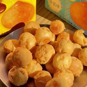 WangWang | Milk Chocolate Strawberry Puff Wafer Snack