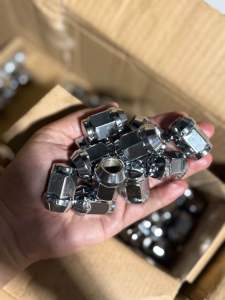 น็อตล้อเดิมจากโรงงาน สีเงิน เบอร์19 เกลียว1.25