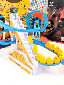 Đồ chơi cầu trượt vịt vàng leo cầu thang với âm thanh vui nhộn kèm Đèn nháy đẹp mắt