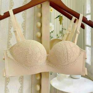 Áo chuyên dụng chống tuột 2014 cúp ngang ren hoa mút vừa tạo khe ngực dây tháo rời được