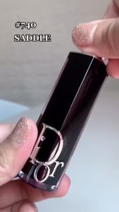 Son Dior Addict 740 Saddle màu đỏ gạch hot trendFull Box Túi + HộpBền màu suốt 6 giờdưỡng ẩm trên môi 24 giờ.
