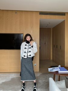 กระโปรงทรงเอเอวสูง ทรงตรง ดีไซน์ชายกระดิ่ง กระโปรงยาวคลุมเข่า ผ้าผสมขนสัตว์ ฤดูหนาว 2022 สำหรับผู้หญิง