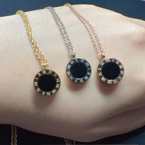 Kalung Chain Clavicle Rantai 3 Warna Liontin 2 Sisi (Hitam Putih) Model Roman