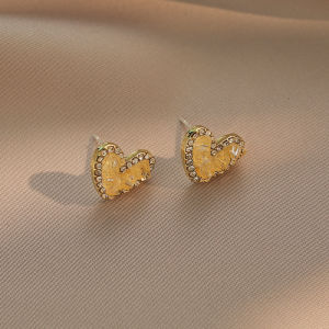 French Style Heart Shaped Hoop Earrings Womens Fashion Jewelry No Piercing Required Versatile Clip-On Ear Cuff for All Occasions