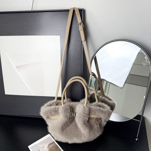 กระเป๋าถือทรงถังขนนุ่มสไตล์เกาหลีหรูหรา กระเป๋าสะพายข้างขนนุ่มสำหรับฤดูใบไม้ร่วงและฤดูหนาว กระเป๋าถือแบบอเนกประสงค์สำหรับผู้หญิง