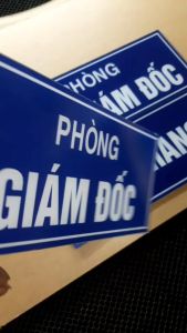Bảng phòng banBảng kho hàng chất liệu mica 2li dán decan săc né t(kích thước 12cm x 30cm)