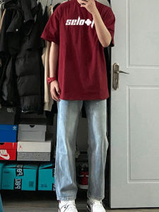 เสื้อยืดแขนสั้นขนาดใหญ่ลําลองแบบอเมริกันสําหรับผู้ชายในคอกลมผ้าฝ้ายเบอร์กันดีพร้อมรูปแบบเรขาคณิตการรักษาที่ไม่ใช่เหล็กเหมาะสําหรับฤดูร้อน