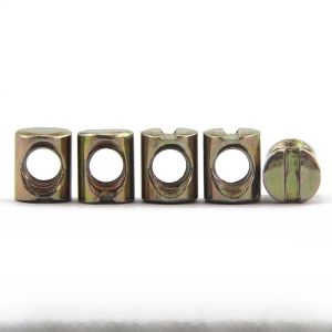 เตียงเด็กฮาร์ดแวร์เฟอร์นิเจอร์ เด็กทารก อุปกรณ์เสริม M6M8 เหล็กคาร์บอนสกรูหัวค้อน NUT Through Hole NUT 2-In-One CONNECTOR