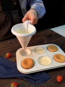 Adjustable Cream Funnel Chocolate & Pancake Batter Funnel Dispenser Kitchen Cake and Egg Tart Dispenser Baking Tool