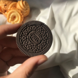 Original Design Oreo Cookie Chest Pin Cute Food Creative Ins Badge Silver Plated Alloy Fashion Accessory for Women