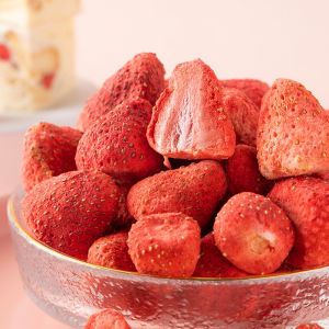 Frozen Dry Strawberry Snacks Crispy Fruit Bits No Added Sugar Kids Yogurt Treats Snowflake Crisp Biscuit Ingredients