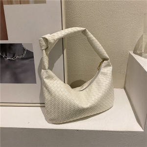 กระเป๋าสะพายข้างผู้หญิงดีไซน์ใหม่ปี 2022 แฟชั่นสไตล์ยูนิเซ็กซ์ ทรงสี่เหลี่ยม ซิปปิด พื้นผิวเรียบ กระเป๋าถือแบบมีสายสะพายข้าง