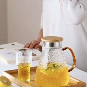 Borosilicate Glass Water Jug with Heat-Resistant Stainless Steel Lid Cold Water Kettle and Cup Good Beverage Carafe for Juice MilkHot/Cold Water