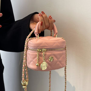 Mini Diamond Chain Pattern Crossbody Bag Womens Fashionable Versatile Handbag Soft PU Leather Zipper Closure Bucket Shape
