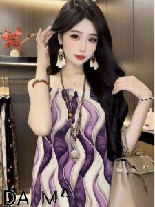 ชุดเดรสสายเดี่ยวผ้าซาตินหรูหรา กระโปรงทรงเอพิมพ์ลาย แขนกุด แฟชั่นฤดูใบไม้ผลิและฤดูร้อน สำหรับผู้หญิง ชุดเดรสยาวปานกลาง