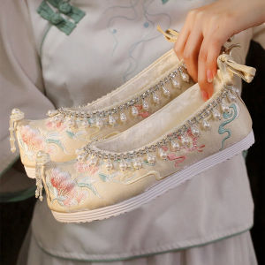 Elegant Embroidered Hanfu Shoes Womens Winter Fleece Flat Bottom Traditional Chinese Wedding Shoes Soft Bottom Floral Design