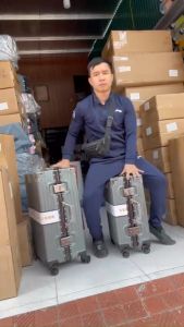 Vali KHUNG NHÔM khóa sập size đại sức chứa 35-40kg đi nước ngoài ( có ship hỏa tốc )