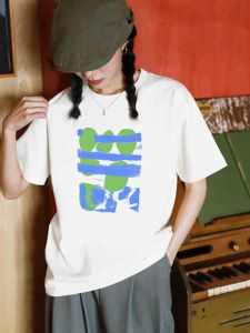 T-Shirt Wanita Lengan Pendek - Motif Graffiti Retro Eropa Eksklusif Bahan Katun Es Tipis Premium 2025 Desain Korea Streetwear Slim Fit Oversize Atasan Nyaman Gaya Natural & Edgy Kerah Bulat Bahan Katun Adem Nyaman Ukuran Besar Gratis Ongkir