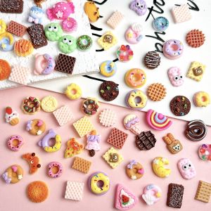 50PCS การ์ตูนจําลองบิสกิตหมี Croissant เล็บ Charms Creative ทาสีโดนัทเค้กผสมเรซิ่นตกแต่งเล็บ DIY