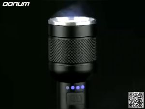 Senter Silau Luar Ruangan Sumbu P50LED Quad-Core Zoom Teleskopik 1200M Iradiasi 26650 Baterai Lithium 6000mAh Kolam Kapasitas Penyesuaian 5 Kecepatan Tampilan Daya Bodi Paduan Aluminium Penerbangan IPX6 Tahan Air