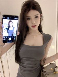 เสื้อยืดแขนกุดคอเหลี่ยมเข้ารูปสำหรับผู้หญิงในช่วงฤดูร้อน เสื้อชั้นในกระชับสัดส่วน ทรงเข้ารูป เสื้อคลุมกันหนาวแบบสวมหัว