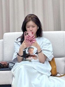 Chao Lu Si Pink Flower Wristband Stand Compatible with  17Promax New Style Crossbody Lanyard Women Full Cover AntiFall Protection Case