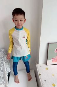 ชุดว่ายน้ําเด็กผู้ชาย