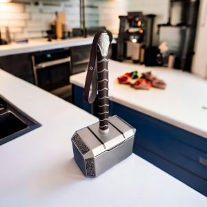 Mô hình Búa Thor Mjonir tỉ lệ 1:1 cao cấp kèm đế siêu đẹp.