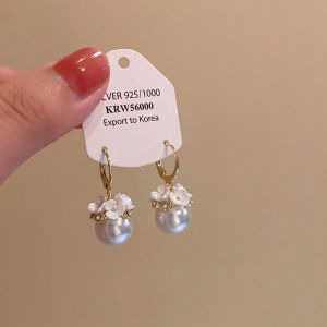 Elegant Pearl Flower Earrings Womens Unique Design Luxury Sensation Vintage Atmosphere Ear Jewelry Fashionable Korean Style