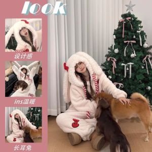 ชุดนอนแบบสวมหัวผ้าขนแกะคอรัลหนาสำหรับผู้หญิงในฤดูหนาว ชุดนอนลำลอง KT Cat สำหรับนักเรียน เสื้อผ้าบ้าน กระโปรงยาว ทรงเข้ารูป