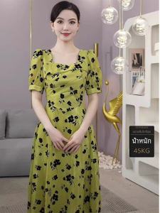 ชุดเดรสยาวคอเหลี่ยมลายดอกไม้สีเขียวมะพร้าวสไตล์ฝรั่งเศสสำหรับฤดูร้อนปี 2024 สำหรับผู้หญิง เดรสยาวเอวสูง แขนสั้น ทรงเอ