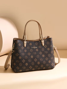 Reddragonfly | Elegant Senior Lady Handbag