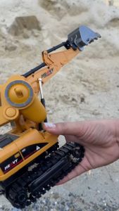 NP Toys รถแมคโครบังคับวิทยุ ของเล่นบังคับวิทยุ รุ่นชาร์จพร้อมอุปกรณ์ มีรีโมทคอนโทรล ของเล่นเด็ก ของขวัญ No.GE10307