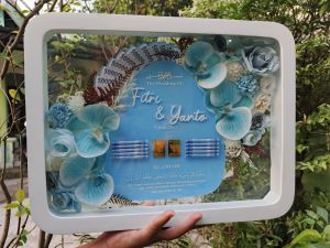 Souvenir Mahar Pernikahan Bingkai Uang Cantik Custom Unik Elegan Modern Murah Meriah Mahar Pernikahan Murah Cantik Elegan Unik Akrilik Lingkar Inisial Uang Bunga Pigura Frame Transparan