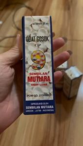 Minyak Gosok Sembilan Mutiara Pijat Urut 9 Mutiara 50 ML Herbal