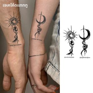 รอยสักคู่รัก - รอยสักสมุนไพรลายไวกิ้งโบราณและสัญลักษณ์แห่งสันติภาพ โทเท็ม "ความรัก" และ "ดวงอาทิตย์และดวงจันทร์" รอยสักนิ้วสไตล์ร็อคสำหรับมือ คอ และนิ้ว รอยสักเท่ๆ สำหรับผู้ชายและผู้หญิง สติกเกอร์รอยสักอเนกประสงค์ ติดทนนานและกันน้ำได้นานถึง 15 วัน