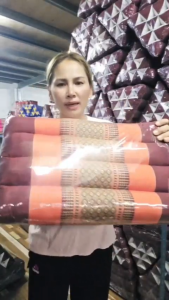 หมอนอิงสามเหลี่ยมขิด10ช่องขนาดใหญ่ กว้าง33xยาว48xสูง29ซม.