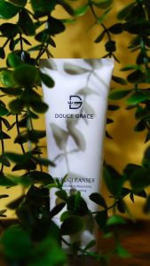 DOUCE GRACE Camellia Extract Oil Control Facial Cleanser 100ml