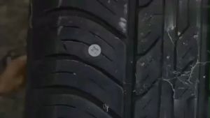 Bộ dụng cụ vá lốp ô tô chuyên nghiệp khi bị lủng lốp đinh vít vá lốp ô tô xe máy