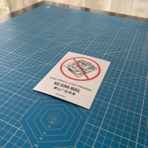 No Junk Mail. Tidak Terima Surat Promosi. 禁止广告传单. Premium Sticker Prohibition Sign. Prohibited Label Notice Signage. Laminated Waterproof Scratch Resistant. Suitable for Indoor and Outdoor. Retro Special Unique Exclusive Design.