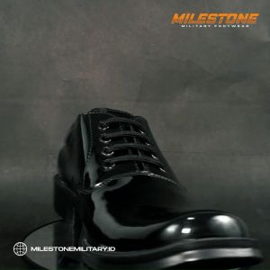 Milestone Sepatu Pantofel Pria Kilap Sepatu PDH Pria Warna Hitam Sepatu Kerja Sepatu Kantor Bahan Kulit Sintetis Untuk Security Atau Polisi PDH 02 Elastis Tali Sintetis